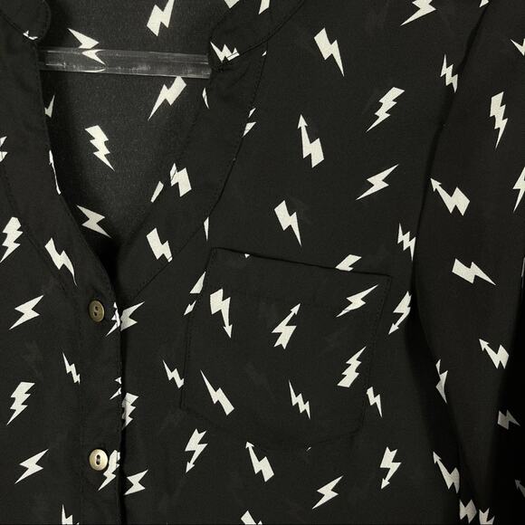 Bongo Black & White Lightning Bolt Print Sheer 3/4 Roll-Tab Sleeves Top - XS - Picture 3 of 12